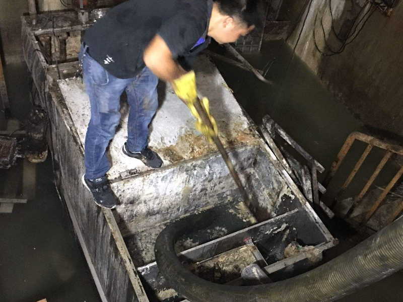 安宁市专业低价环卫车抽粪、抽化粪池、管道清洗服务